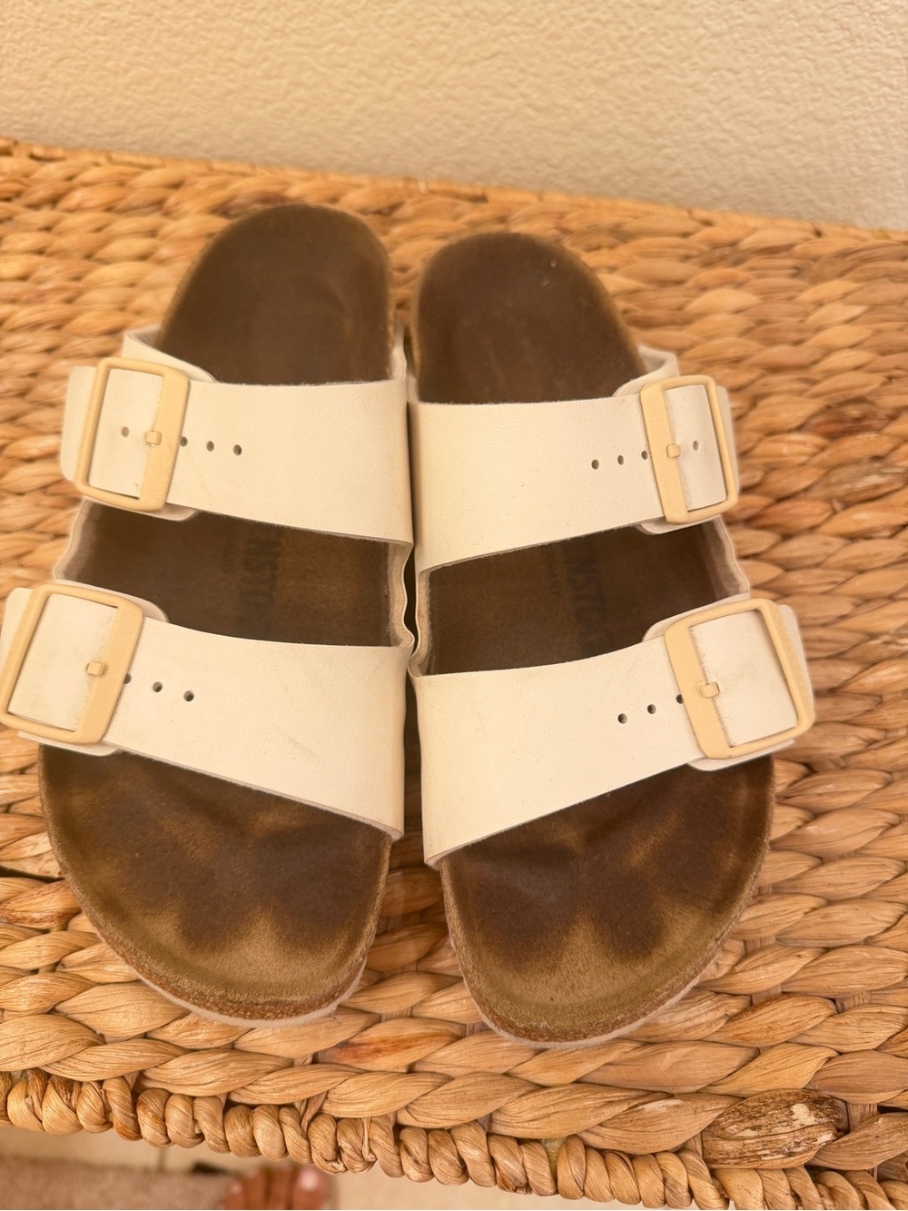 Birkenstock white w/ cream buckle Sandal